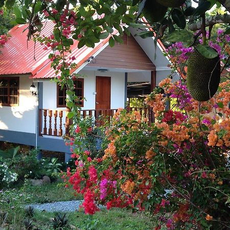 Areeya Resort Watthana Nakhon Exterior photo
