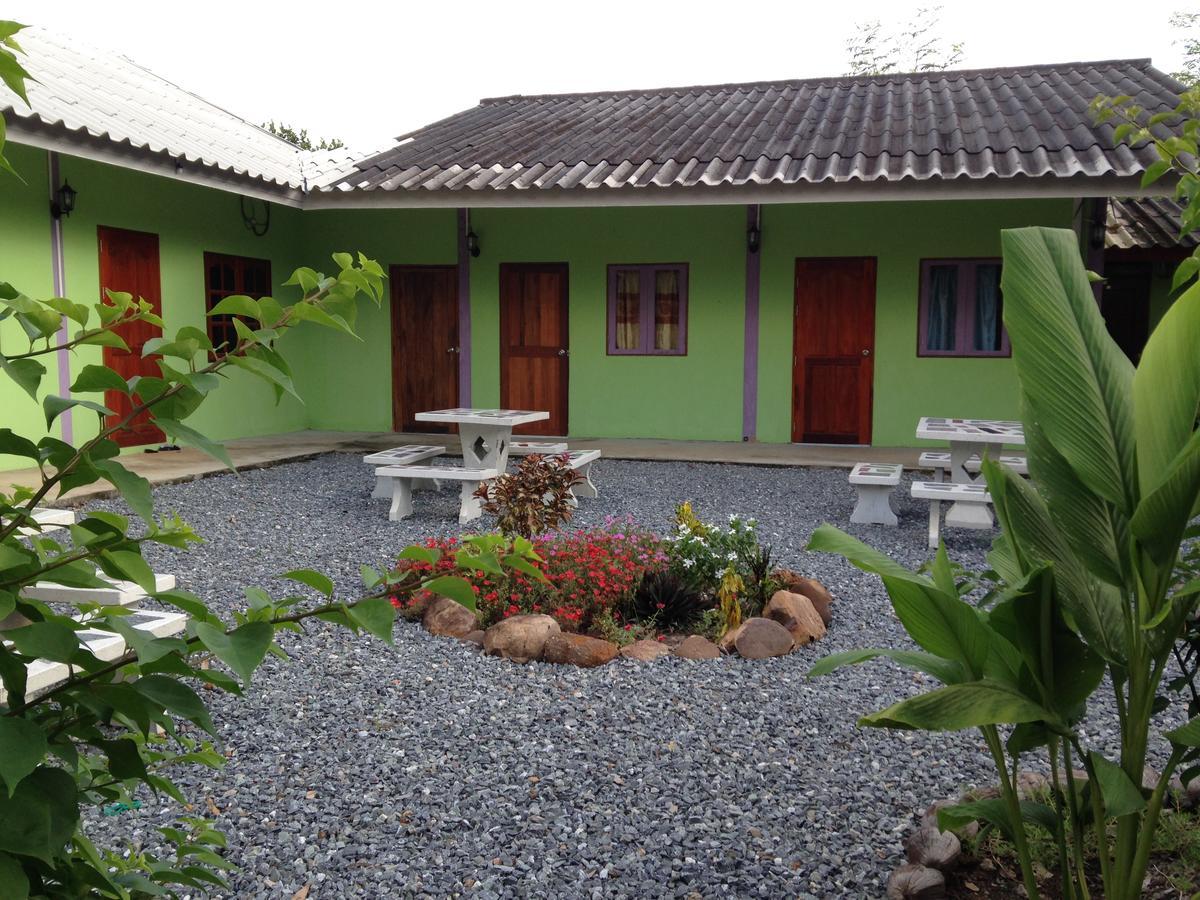 Areeya Resort Watthana Nakhon Exterior photo