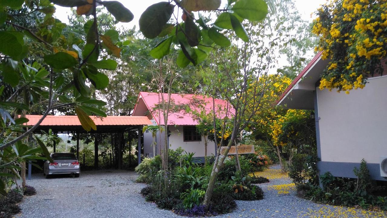 Areeya Resort Watthana Nakhon Exterior photo