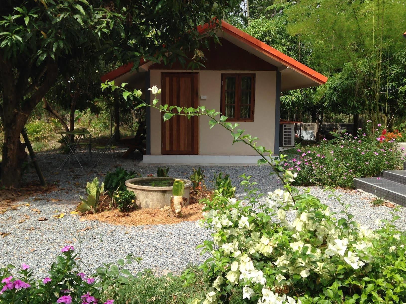 Areeya Resort Watthana Nakhon Exterior photo